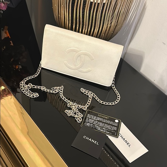 Chanel White Caviar Leather Wallet with Unbranded Silver Crossbody Chain - Picture 1 of 16